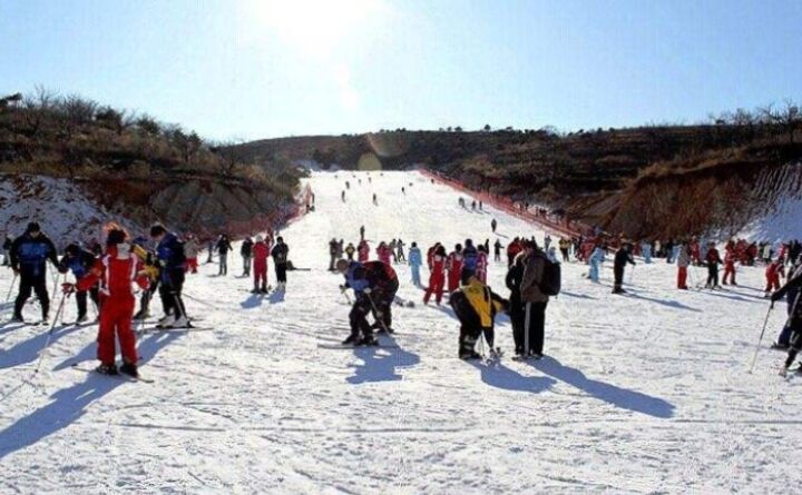 河北中都投资有限公司欢迎各界朋友，到蓟洲国际滑雪场度假、旅游。